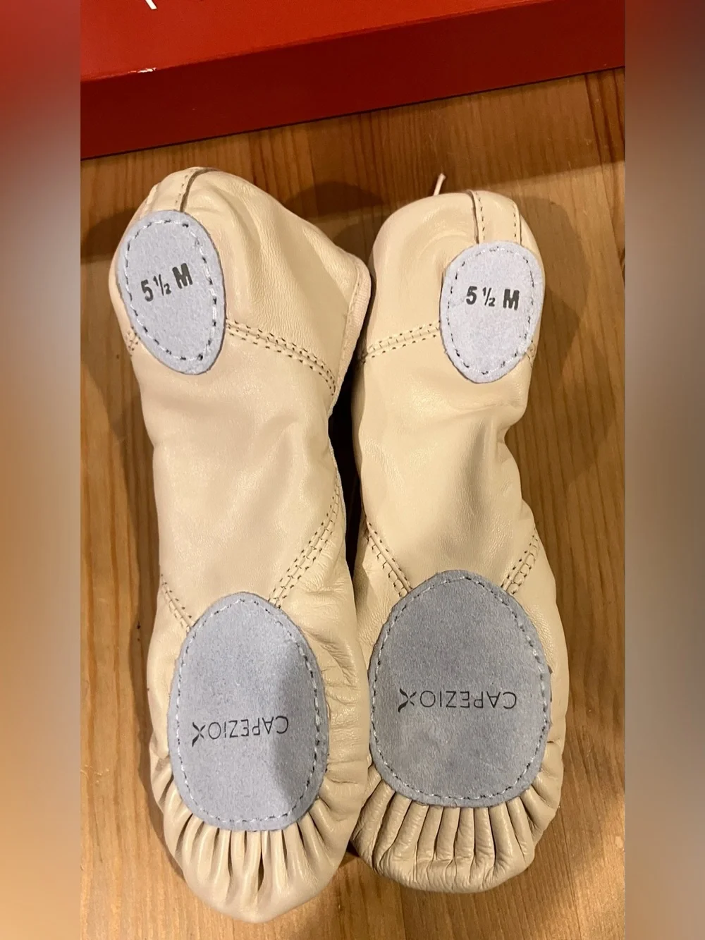 NEW Capezio Juliet 2 2027 LPK Ballet Slippers Size 5.5M Cream Color